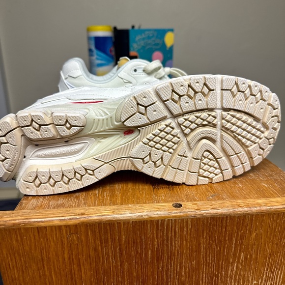 Never Worn , US Men’s 10.5

New Balance 2002r ( Sea Salt ) - Picture 6 of 6